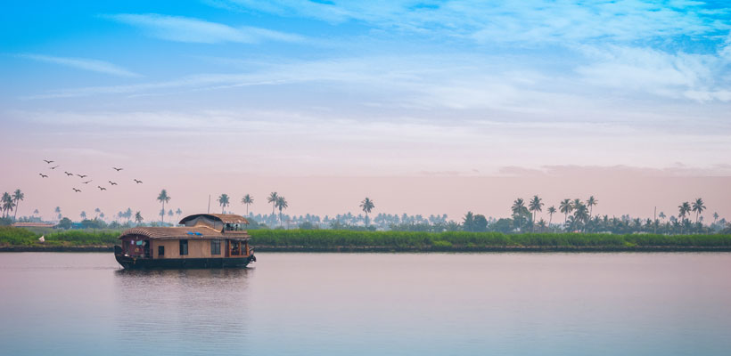 Nature beauty of Alappuzha backwaters and houseboat