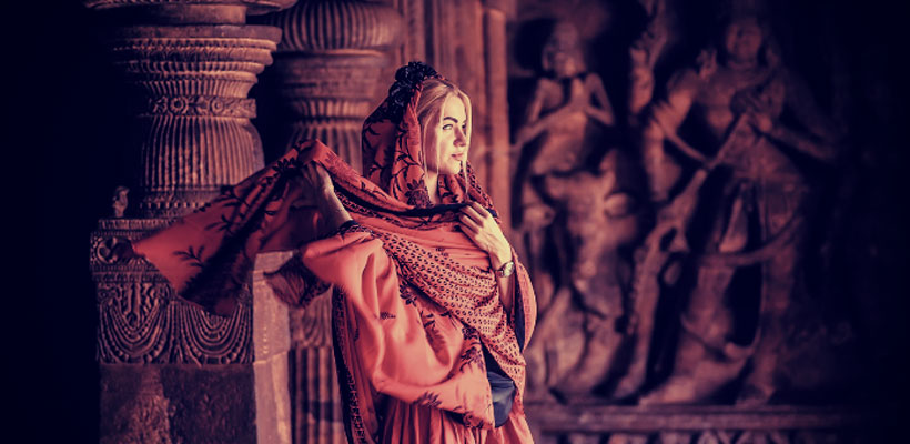 A foreign tourist wearing loose fit cotton clothes